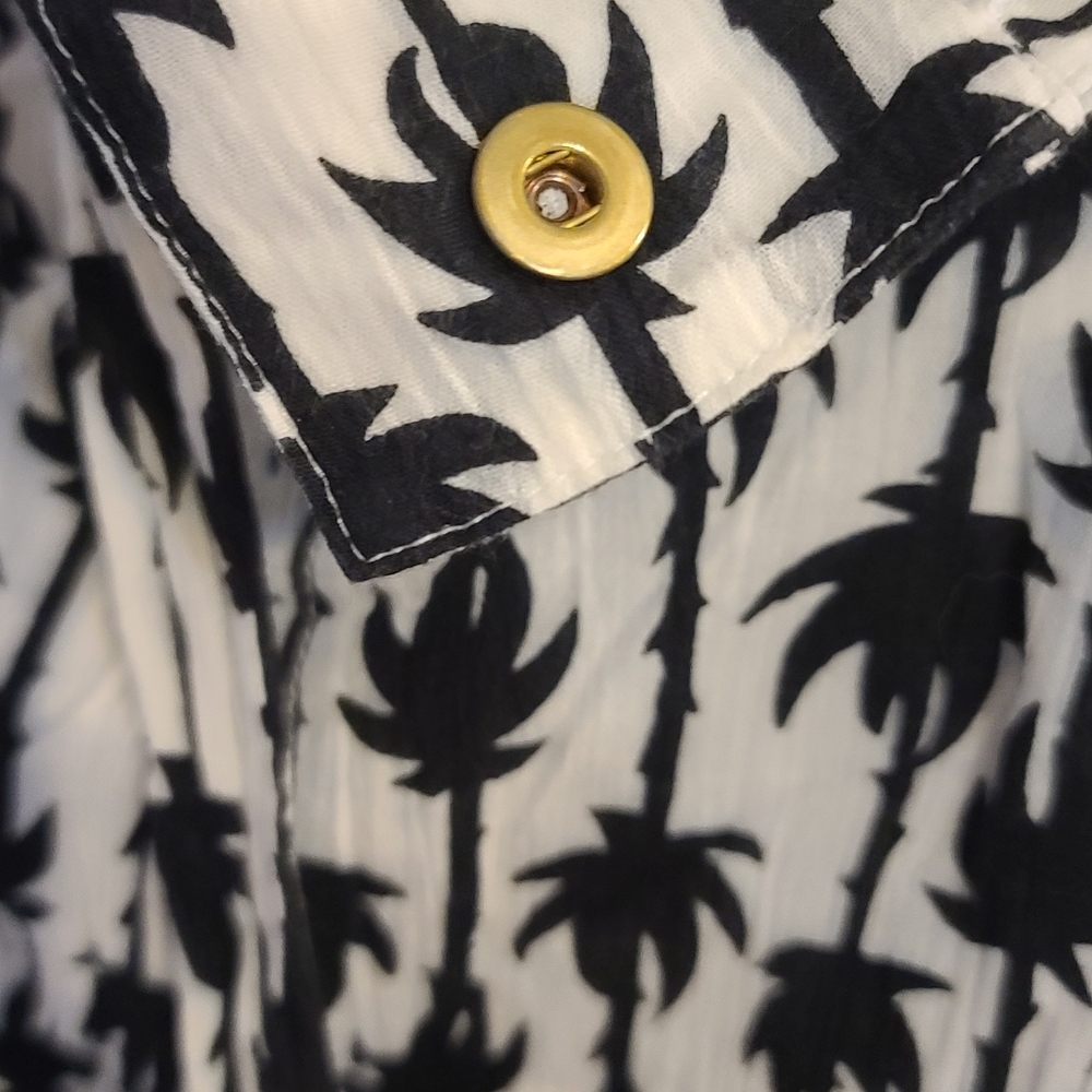 Diane Von Furstenberg Monochrome Palm Print Shorts - Picture 3 of 7